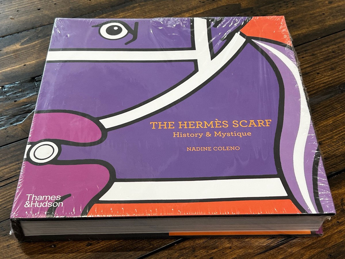 The Hermes Scarf: History＆ Mystique 英語版 The Hermes Scarf: History & Mystique Coffee Table Book – Vintage