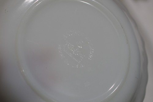 Anchor Hocking FIRE KING Milk Glass Gold Rim Swirl set Cups Bowls CREAM & SUGAR - Picture 9 of 13