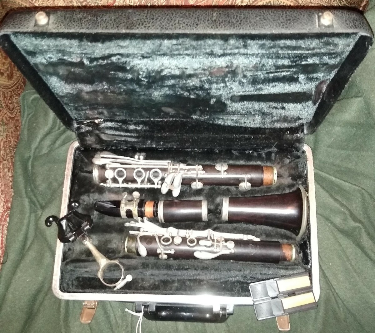 Intermediate Selmer Signet 100 Wood Clarinet w/ case, USA