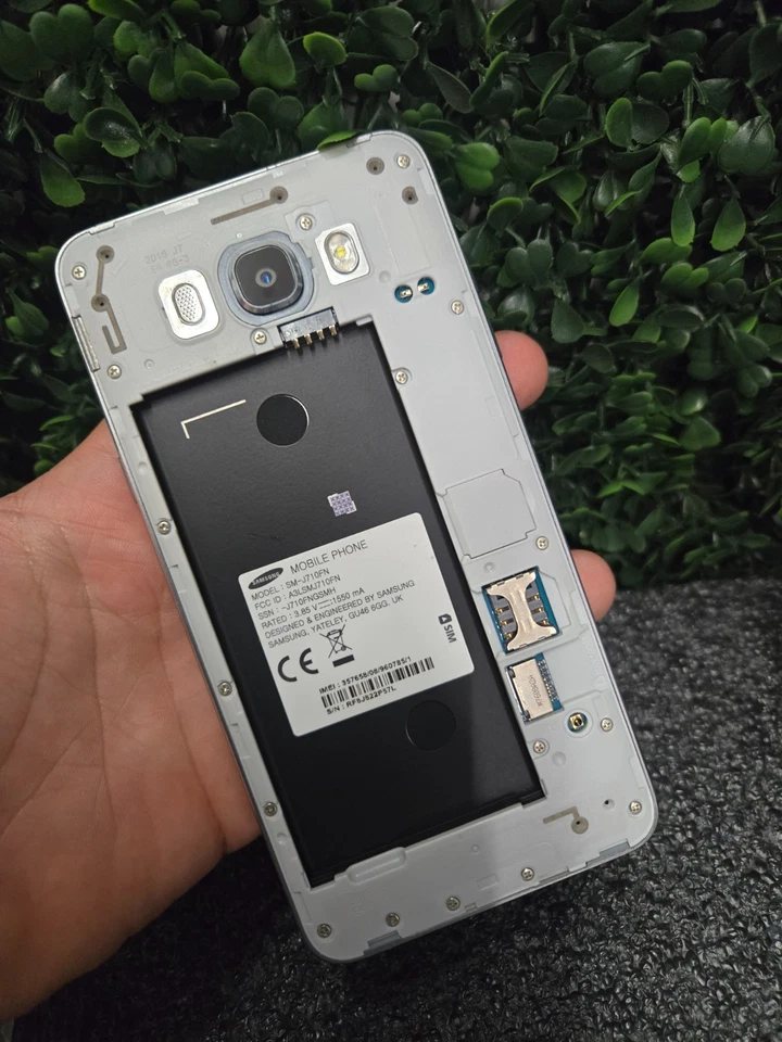 Samsung Galaxy J7 (2017) J730GM – 16GB – 3GB RAM – 13MP – 5.5" – Claro Locked – - Image 2 of 4