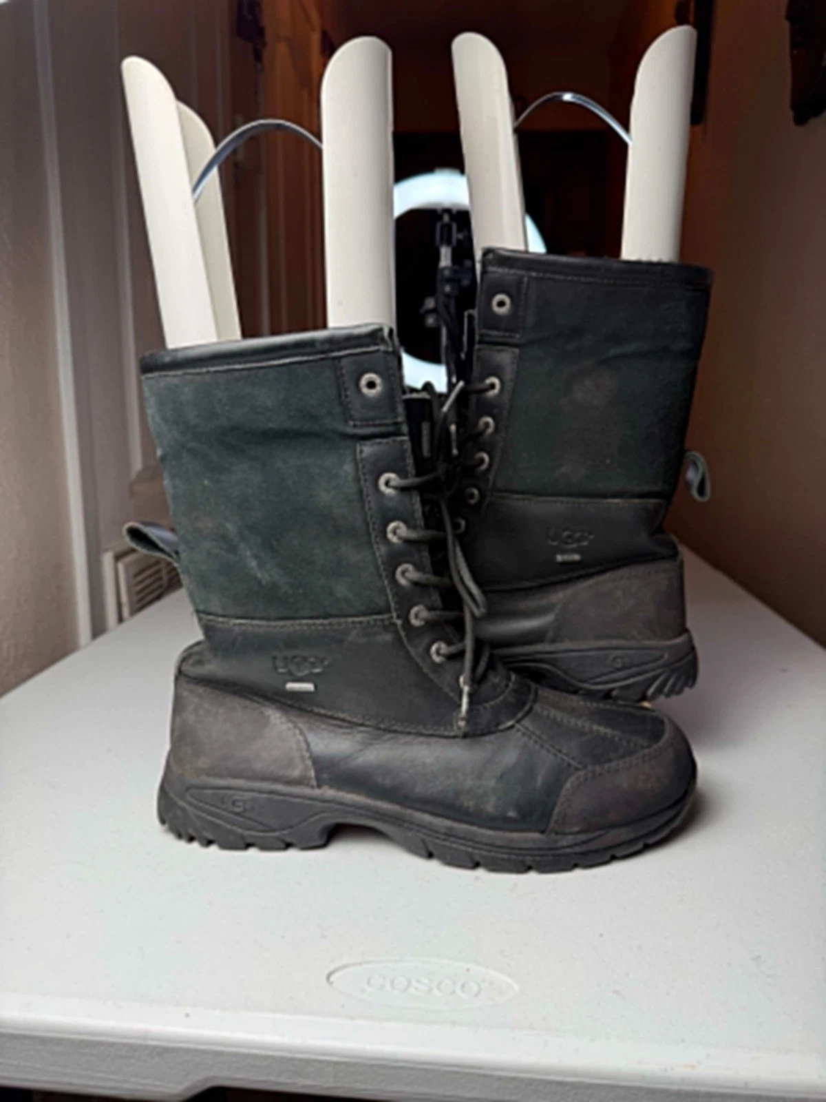 UGG Men's Butte Black Leather Waterproof Wool Lined Vibram Boots 5521 Sz 10.5
Opens in a new window