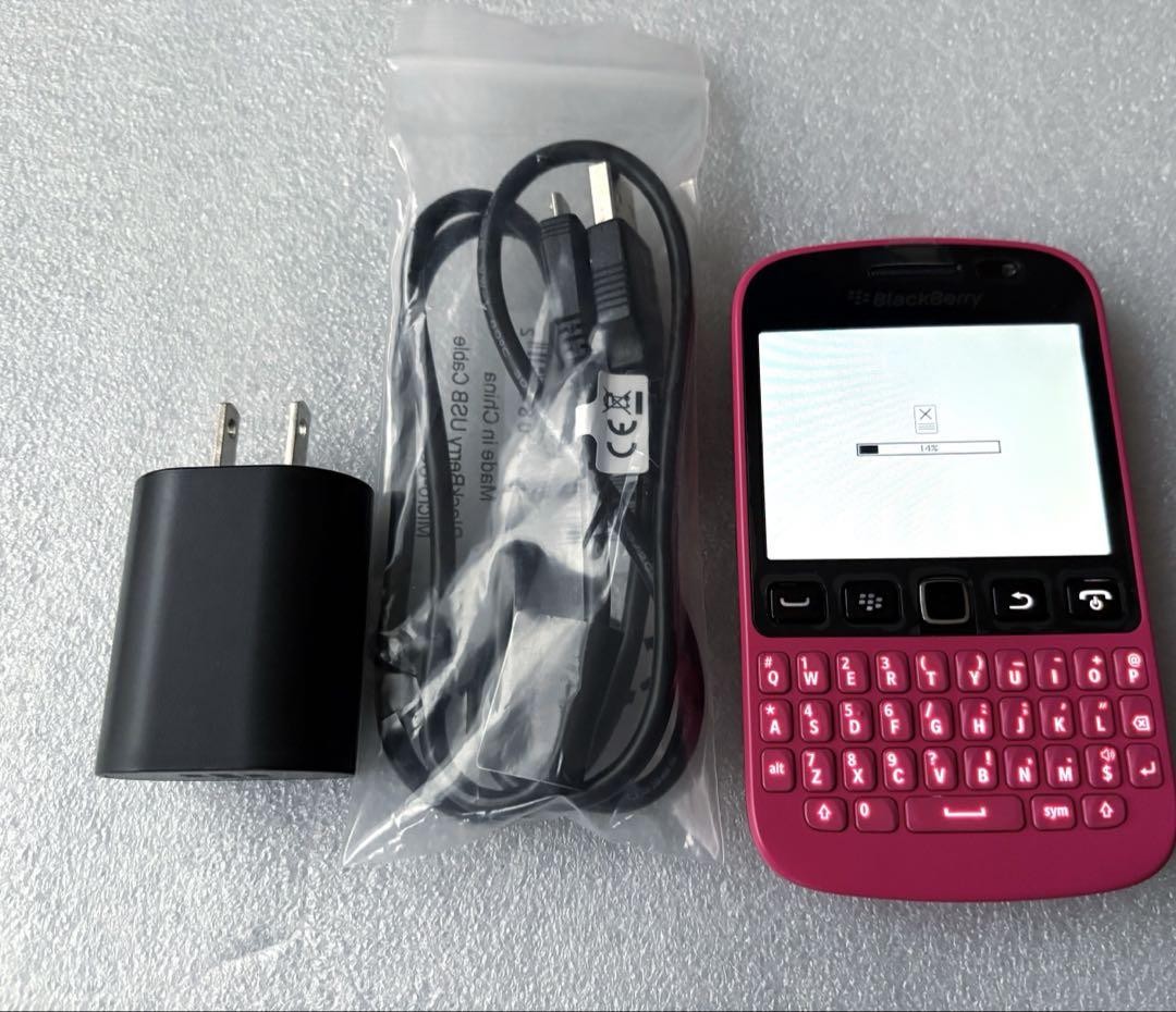 New Unlocked Pink BlackBerry 9720 Smartphone No Box w/ Charger USB