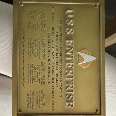 Star Trek U.S.S. Enterprise NCC-1701-D Starfleet Registry Metallplakette Display