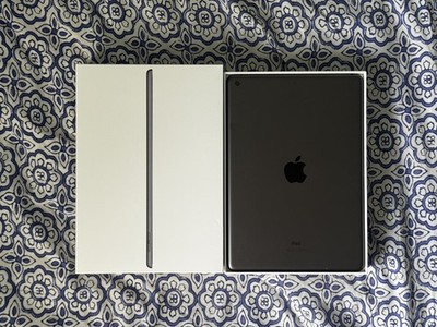 Apple iPad 8th Gen 2020 (Wi-Fi) 32GB Space Gray (unlocked Excellent in Box)