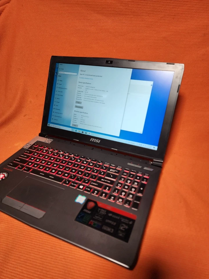 MSI MS-16J9 Core i7-7700HQ@2,80 GHz, 16 GB RAM, BUENA BATERÍA. GANA 10. PARA REPUESTOS / REPARACIÓN Foto 3 de 4