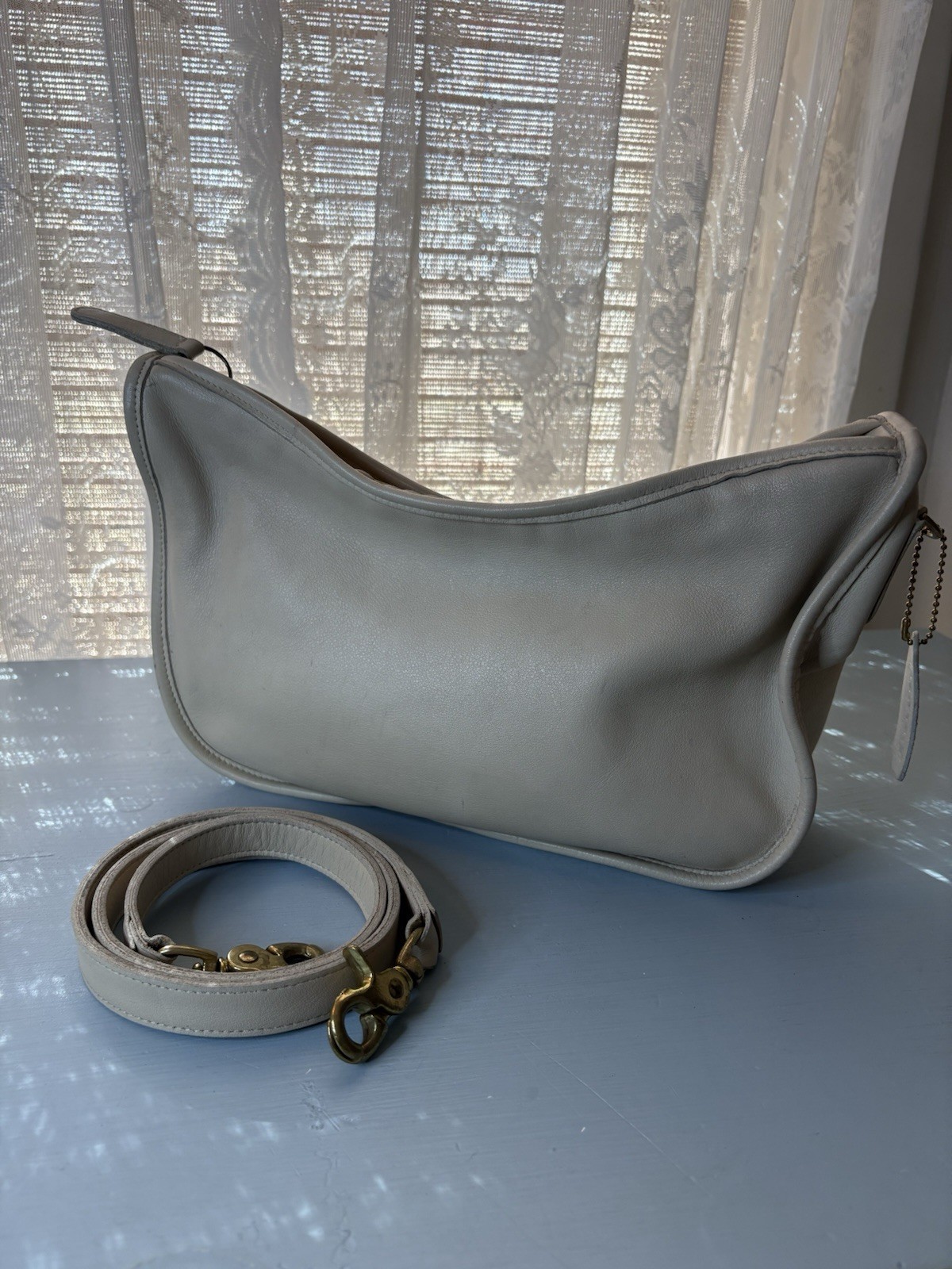 Vintage COACH Bone white Leather, Swinger Shoulder Crossbody Bag, Large, 90s USA