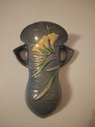 Roseville Original Vintage Pottery “Freesia 1945” Wall Pocket Vase #1296-8