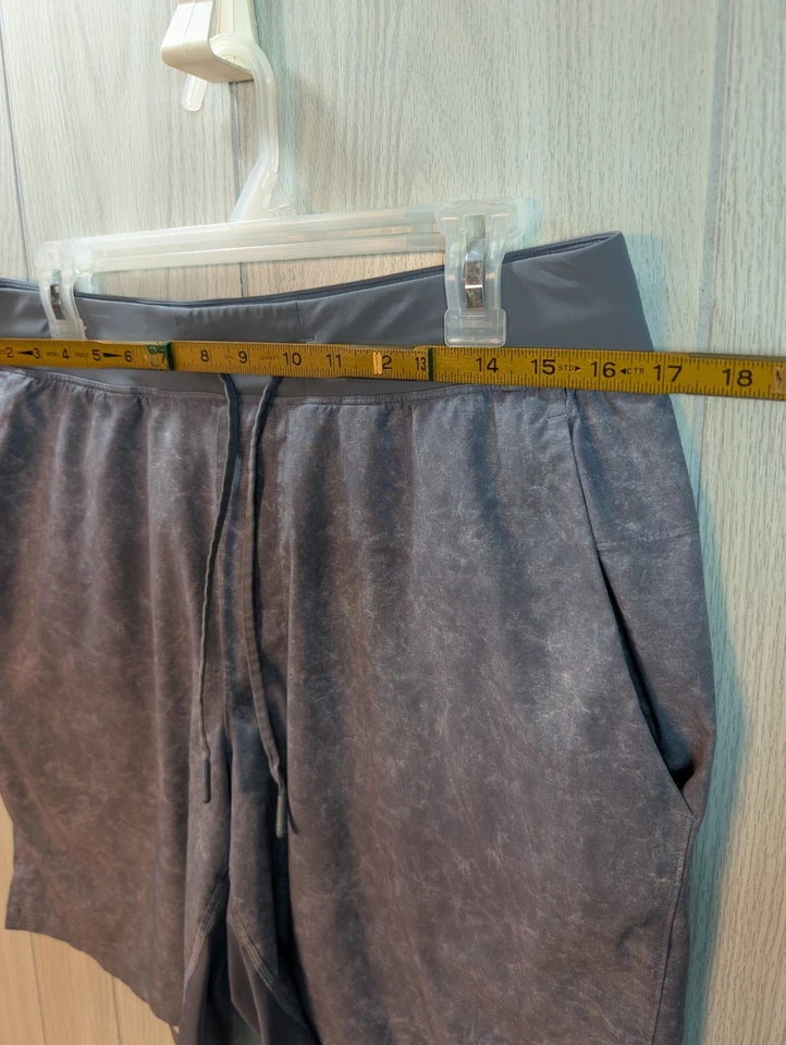 Lululemon Men's T.H.E Linerless Elastic Waist Lightweight Shorts Large Gray - Image 3 of 4