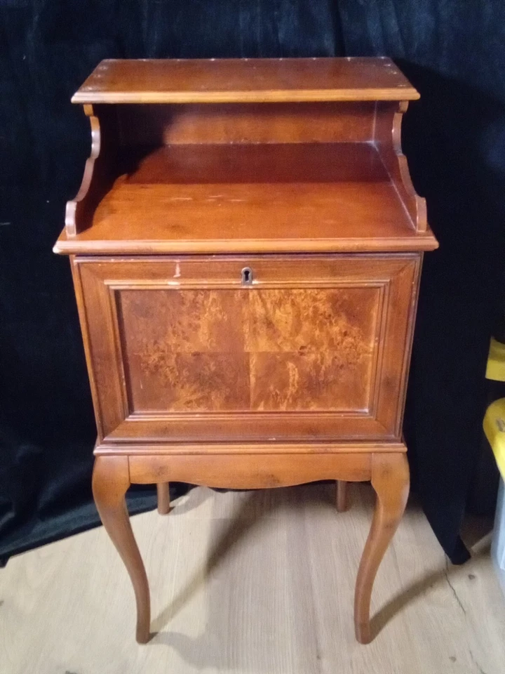 Antigua mesa auxiliar provincial francesa de madera de roble cerezo Foto 2 de 4