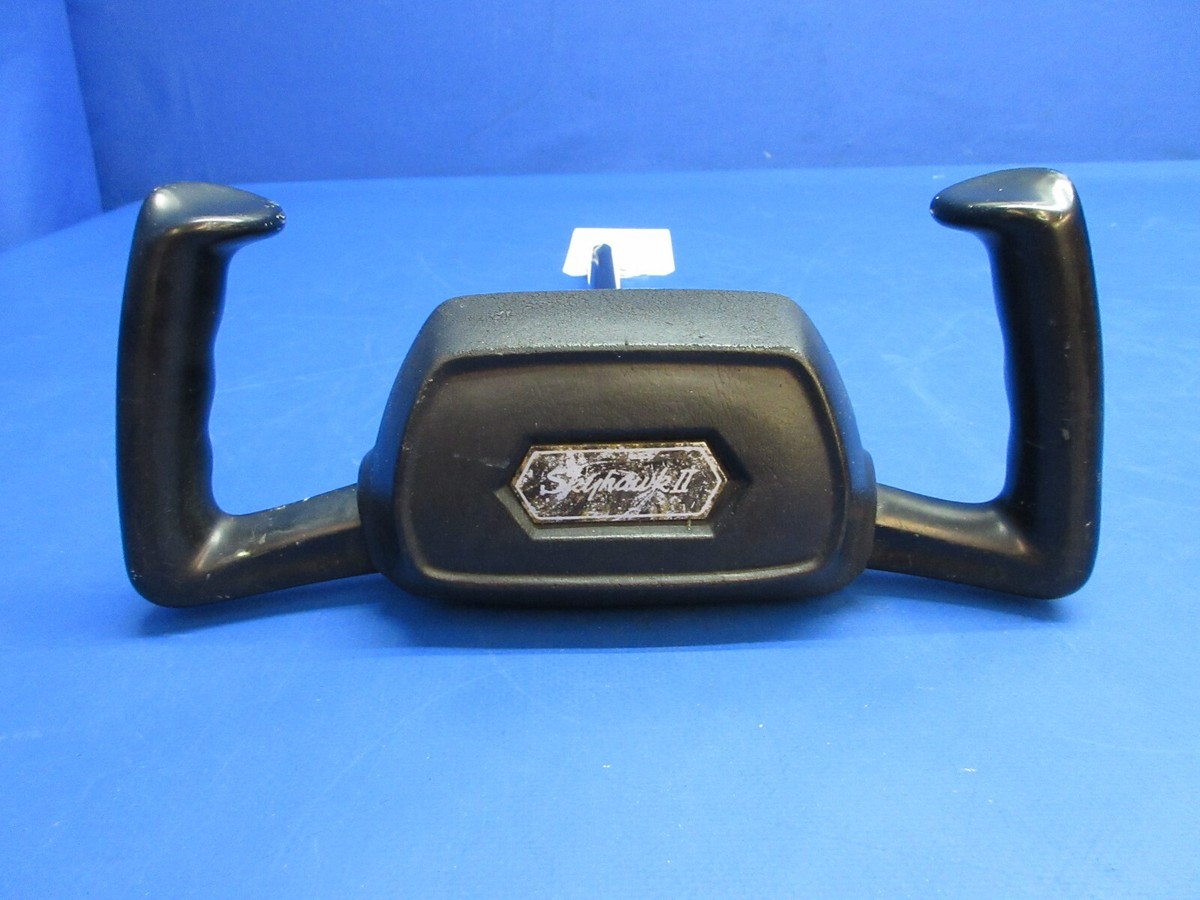 Cessna 172 Skyhawk II Control Wheel Assy LH / RH P/N 0513260-3