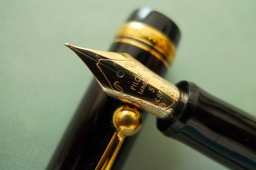 (B109) Pilot Custom 74 fountain pen 14K 585 gold SF (soft fine) nib - Picture 3 of 9