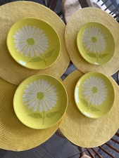 Ernestine Cannon Salerno Italy Yellow Daisy 8.5” Luncheon Plates - Lot of 4