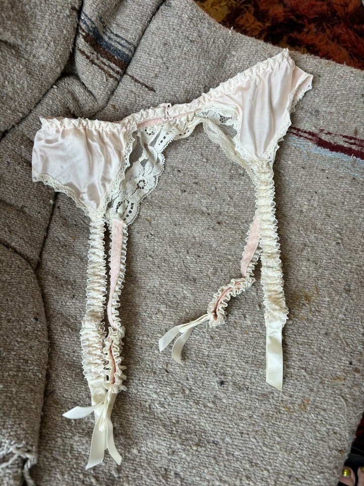 Vintage Victorias Secret Gold Label Nylon Lace Garter Belt Pink Ivory