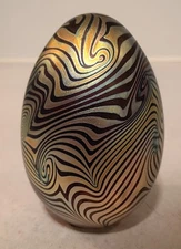 3.75" 1983 Signed Robert Eickholt King Tut Egg Iridescent Art Glass Paperweight
