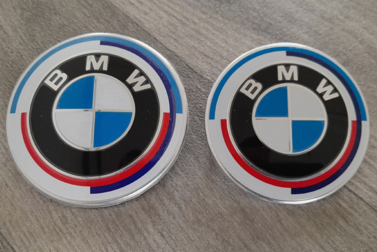 Célébrez l'histoire avec la paire d'insignes avant arrière BMW 50ème anniversaire