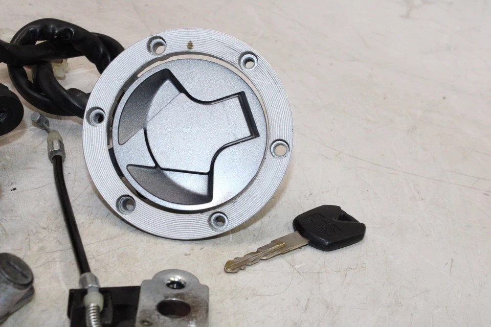 Kawasaki Ninja 300 Ex300A 2014 juego de bloqueo de encendido OEM con tapa de gasolina bloqueo de asiento con llave Foto 3 de 4