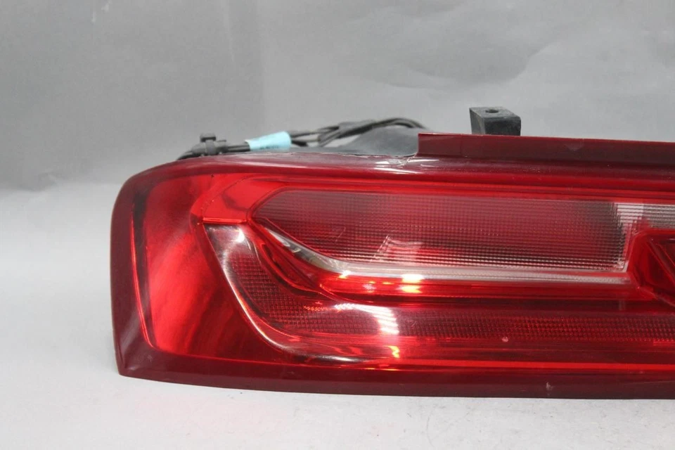 Luz trasera izquierda montada en cuarto de cuarto LT Base 16-18 Chevrolet Camaro OEM #40939 Foto 3 de 4