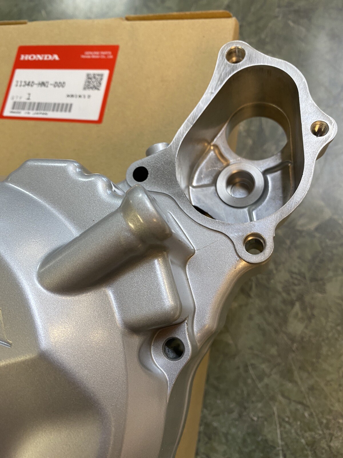 oem-honda-1999-2007-trx400ex-left-crankcase-stator-magneto-cover-11340