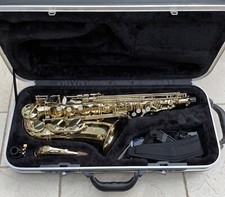 Earlham professional series II wind instrument saxaphone