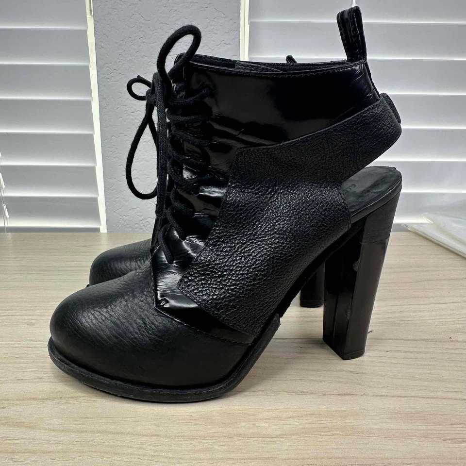 Botas femininas Alexander Wang Shoes EU38 couro pebbled preto com cadarço abertura traseira - Imagem 3 de 4