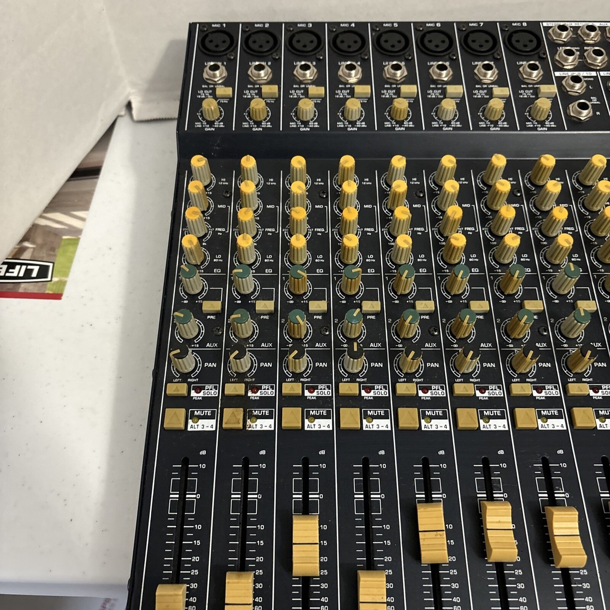 BEHRINGER MX 2004A アナログミキサー Behringer Eurorack MX 2004A 20-Channel 4 Bus Mixing Console