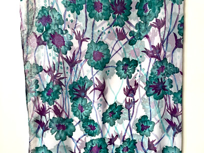 Wunderschöner großer weißer Schal Blume blau grün lila 103 x 104 cm NEU