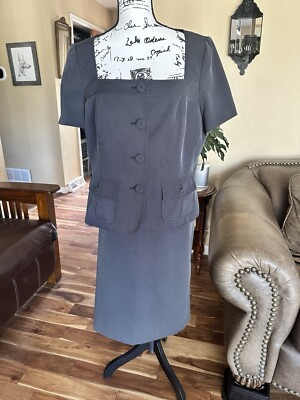 Grey Le Suit Size 16 With Pockets 
