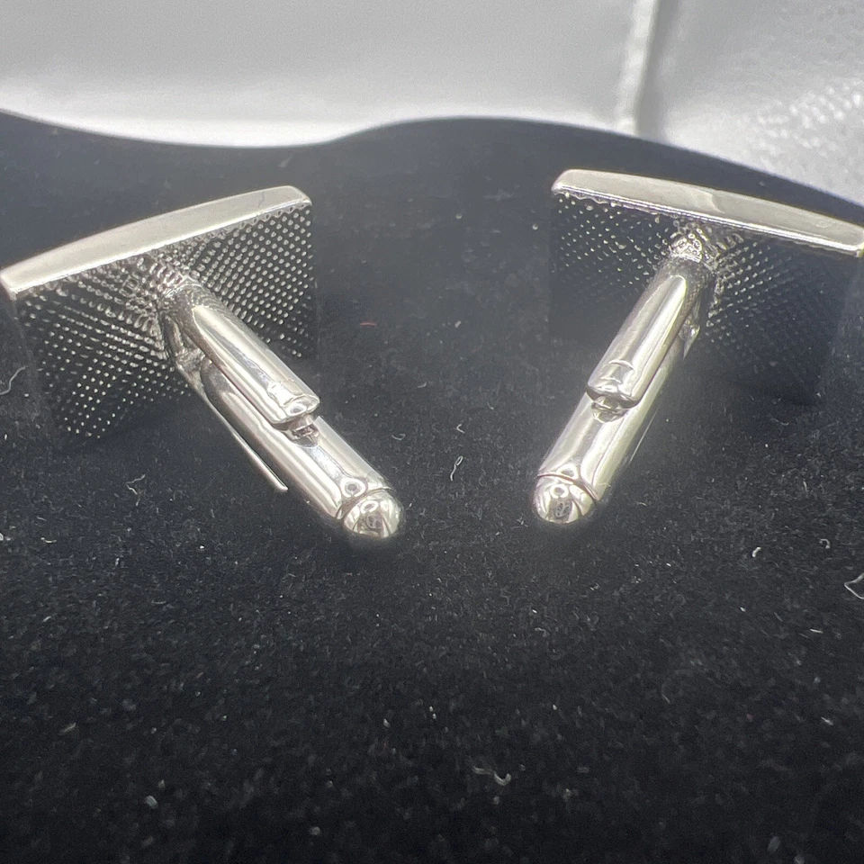 Chisel Stainless Steel Polished and Brushed CZ Cufflinks. Foto 2 de 3