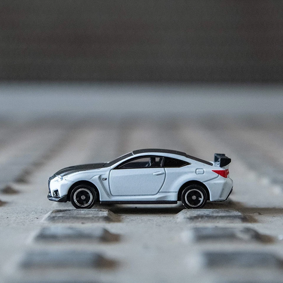 Takara Tomy Tomica Escala 1/64 Nº84 Modelo Lexus RC F Paquete de Rendimiento Foto 3 de 4