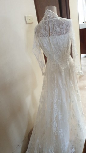 wedding gown size 6 to 8 please look all the photos below - Picture 17 of 20