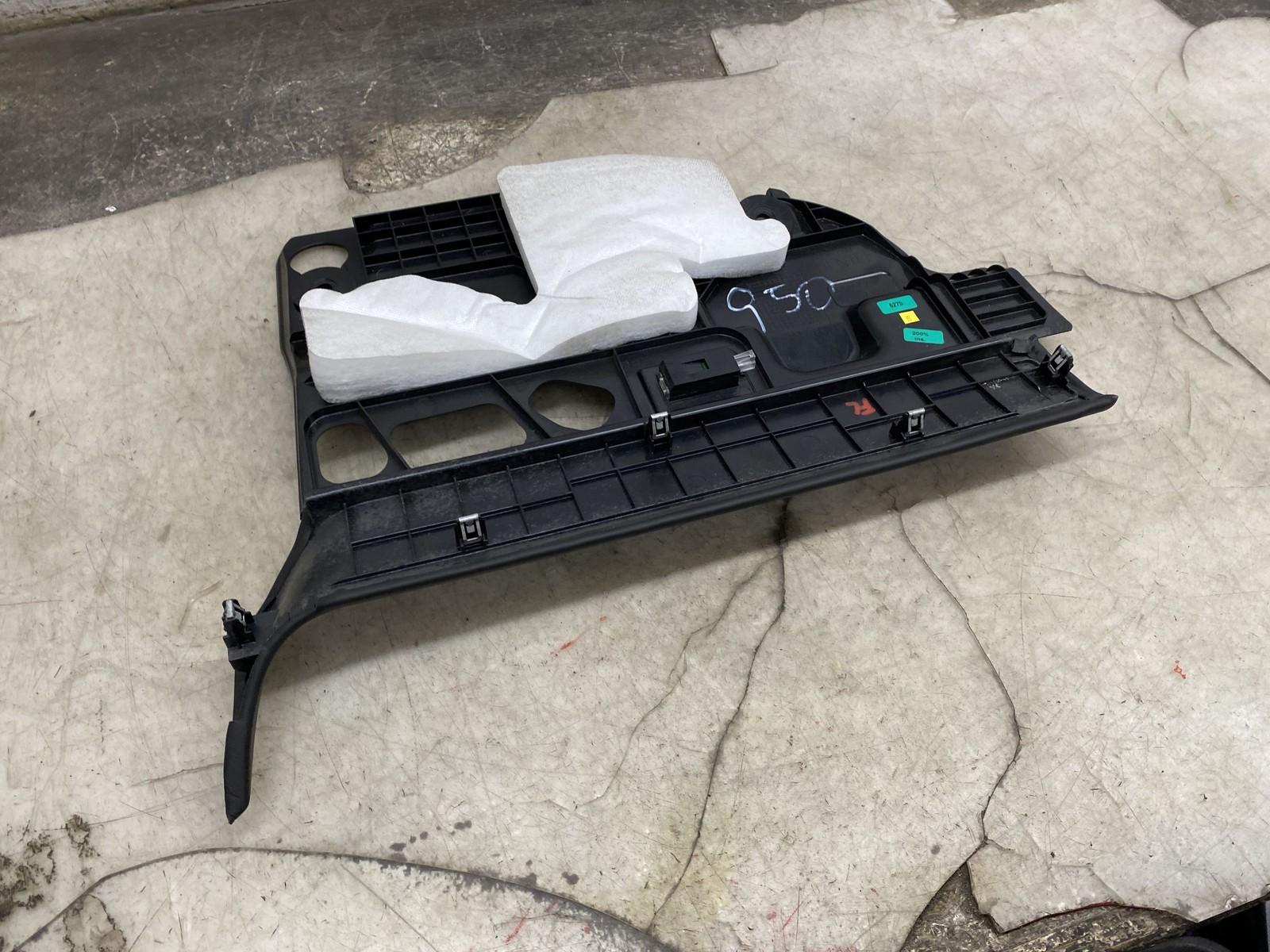 2015-2020 BENTLEY BENTAYGA OEM FRONT RIGHT DASH LOWER KICK PANEL TRIM 36B857234