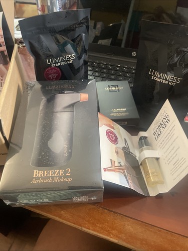 Breeze 2 Airbrush Makeup Kit - Picture 2 of 7