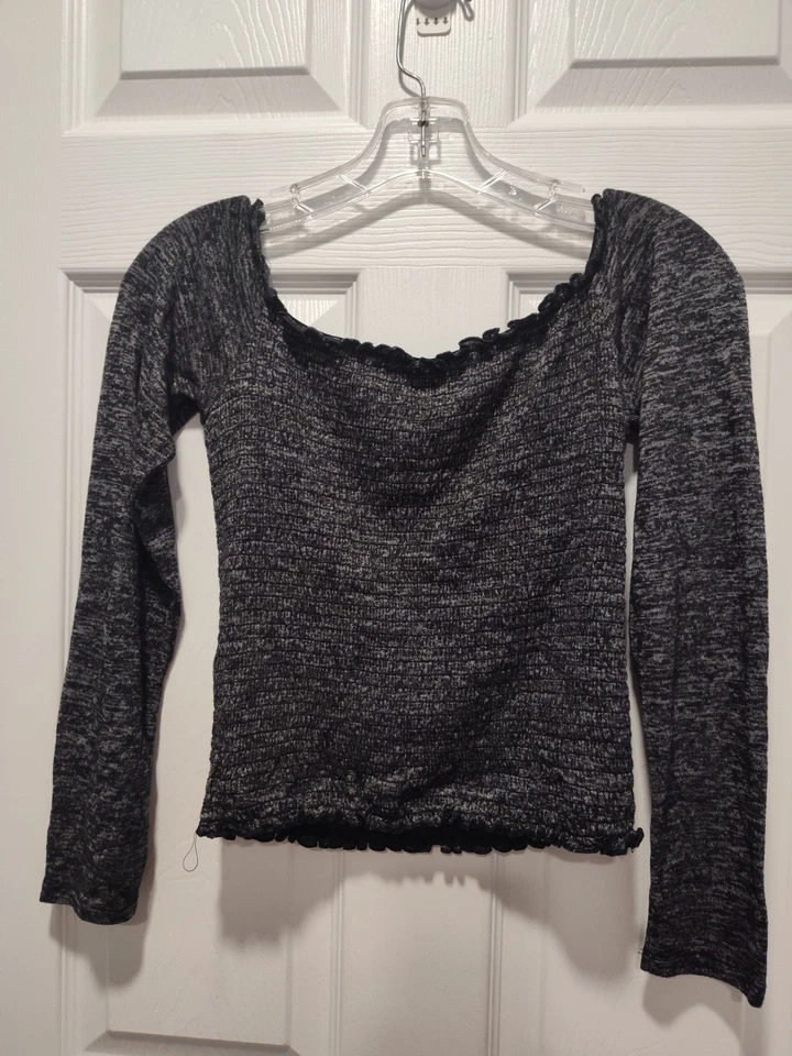 Hollister Black Gray Heather Open-Shoulder Flow Top Scalloped hem Size Medium - Image 2 of 4