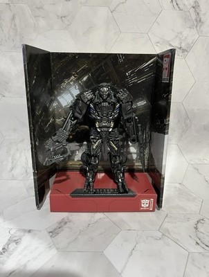 Transformers Studio Series Lockdown With Instructions And Backdrop