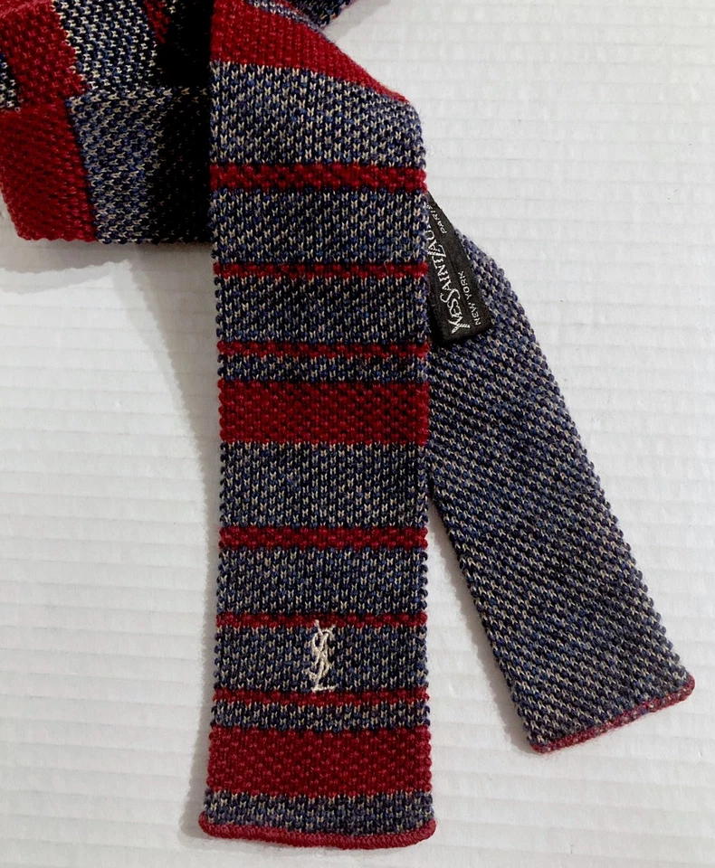 Corbata YSL Tejida Punta Cuadrada Yves Saint Laurent Preppy Calcetín Corbata Borgoña Rayas Foto 2 de 4
