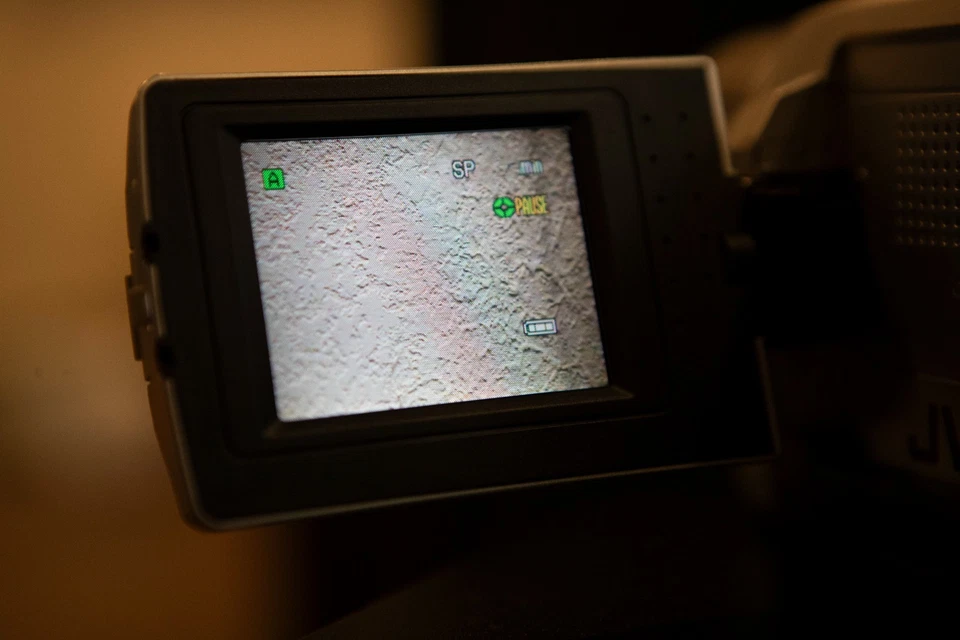 JVC GR-DVL512U Mini DV Camcorder w/Battery, Charger, Remote-Extras - Image 3 of 4