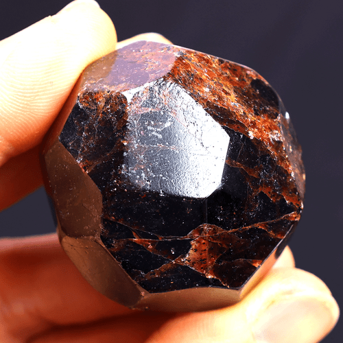 Corazón Guerrero ~ 95g Granate Almandina Natural Facetado Cristal Esfera Bola Espécimen - Imagen 3 de 12