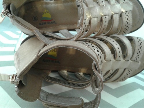 Aloha Island Size 9M Womens Gold Zip Back Strappy Gladiator Angle Shoes Sandals - Picture 6 of 7