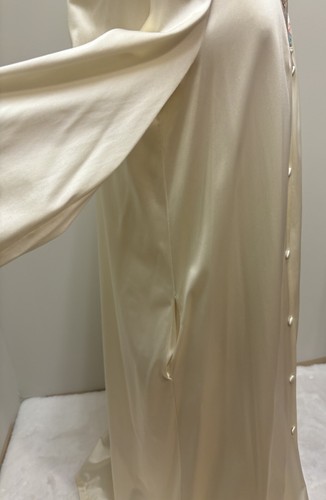 Vintage Peignoir Set Ivory Embroider Nightgown Button Robe Nylon JC Penney SZ M - Picture 11 of 16
