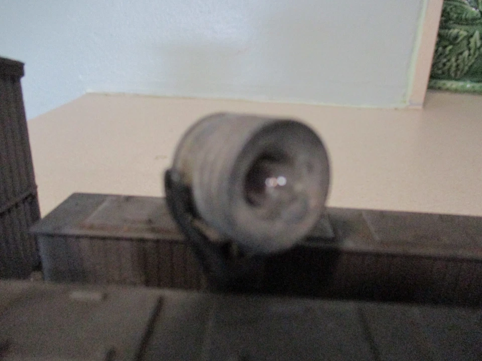 LIONEL LINES D.L. & W 6420 WORKING LIGHTED CABOOSE VINTAGE METAL & PLASTIC CAR - Image 3 of 4