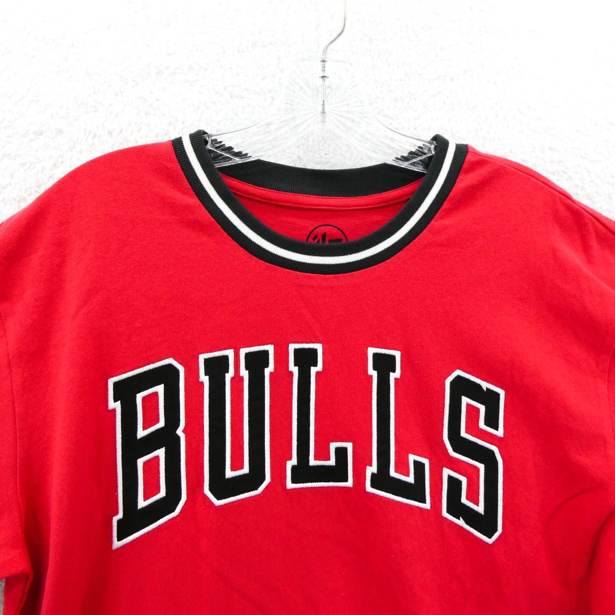 47 BULLS レッド Vネック Tシャツ　ブルズ　nba NBA ブルズ Tシャツ レッド - NBA | セレクション公式オンライン