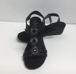 bandolino b flexible wedges