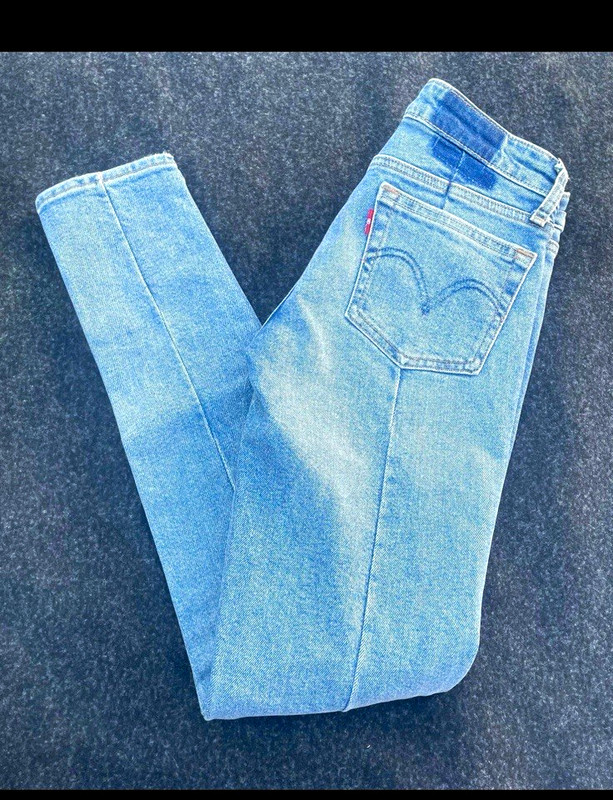 Levi's 711  Skinny Jeans Women's Blue Light Wash Mid Rise 5-Pocket size 25/0/30