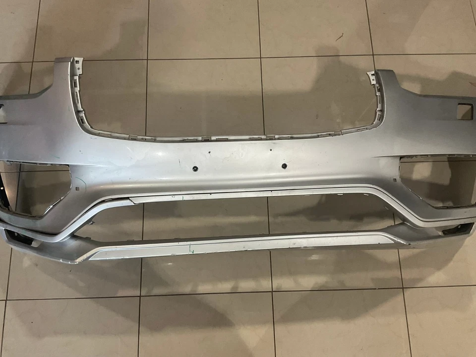 Cubierta de parachoques delantero plateada 2016-2019 Volvo XC90 31690641 OEM Foto 3 de 4