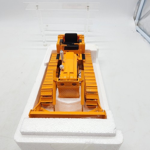 Minneapolis Moline Crawler 1/16 Diecast Dozer Replica Collectible by SpecCast - Picture 11 of 22