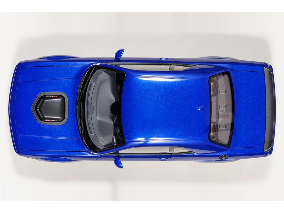 Dodge Challenger ミニカー 青と赤のストライプ 1/18 Dodge Challenger ミニカー 青と赤のストライプ 1/18 1/18