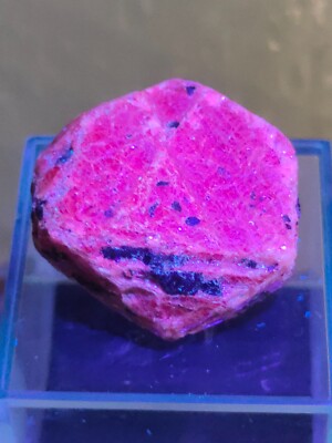 Natural Ruby triangle on Ruby Natural minerals Specimen UV light