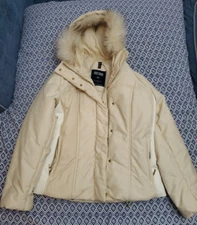 Post Card Down Filled Cream Color Ski Jacket  Fur Trimmed Hoodie US Size 6