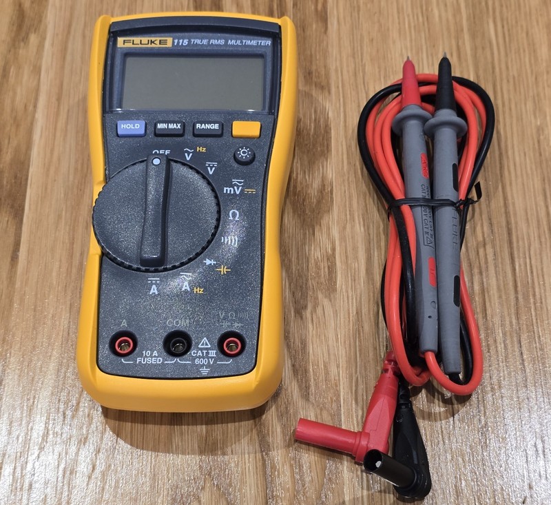 Fluke 115 Digital Multimeter True RMS with TL71-2 Silicone Leads
