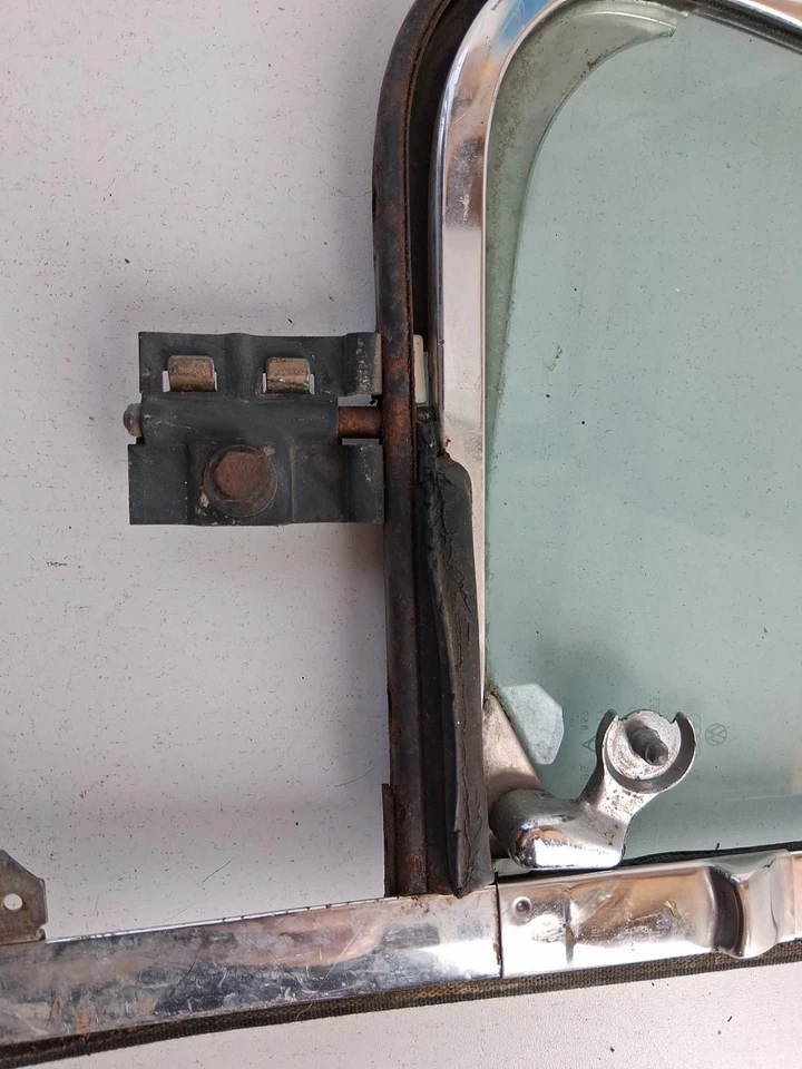 1968-1979 Volkswagen Bus Transporter Right Front Door Glass - Image 3 of 4